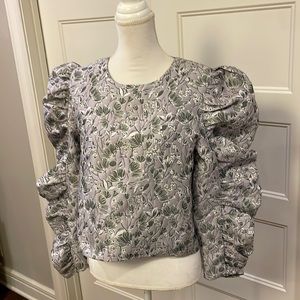 En Saison lilac brocade style top with puffy sleeves